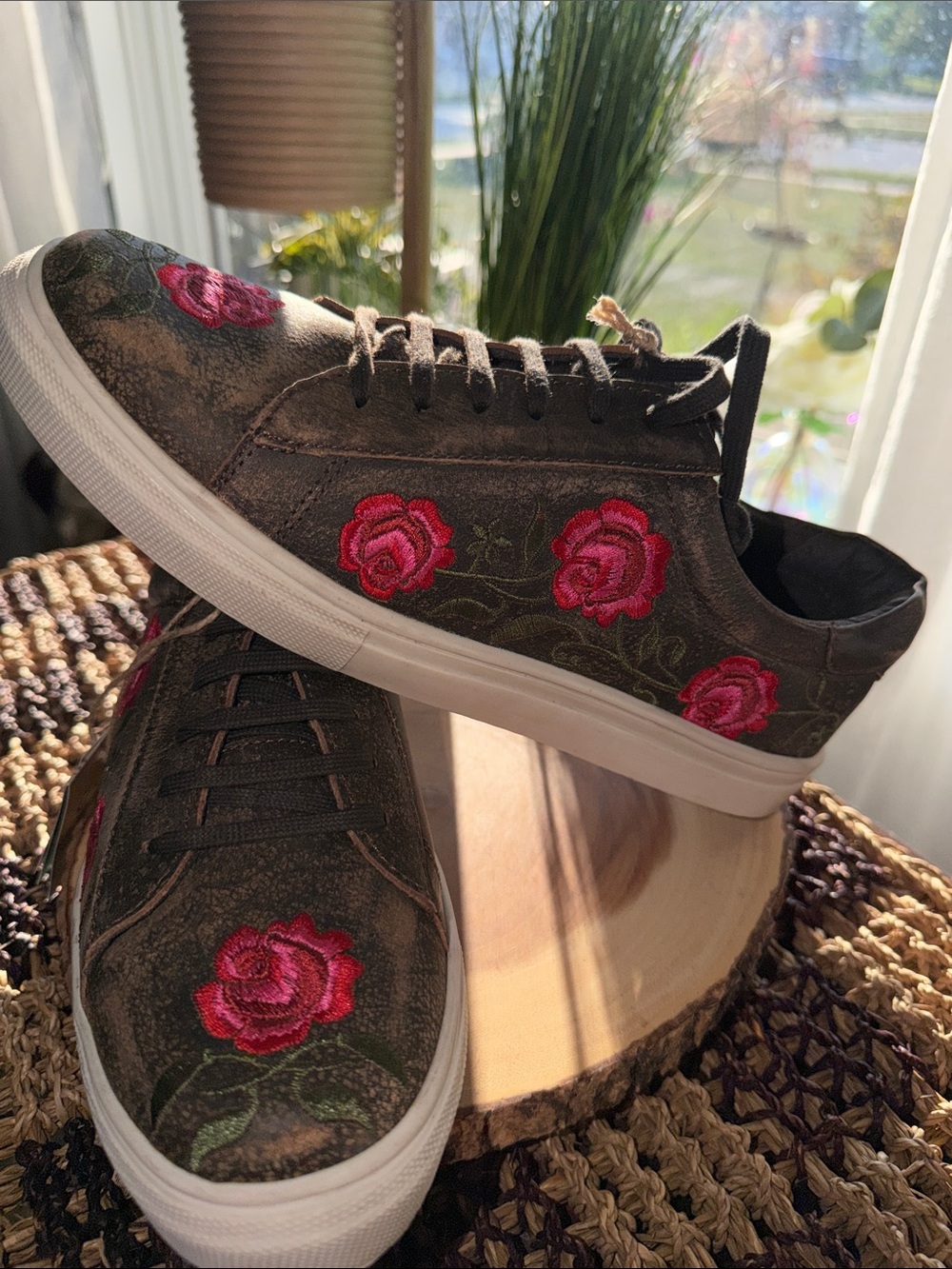 Roper Madeline Rose Embroidered Brown Leather Sneakers Women’s 10 NWT
